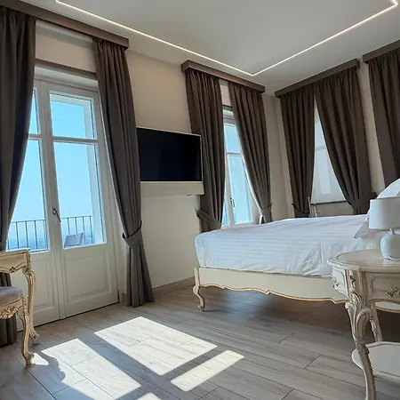 Regina Hotel Cisterna dʼAsti