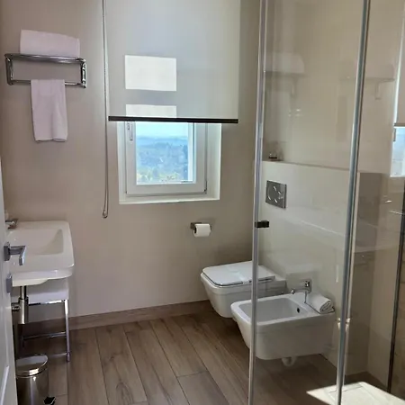 Hotel Regina Cisterna dʼAsti